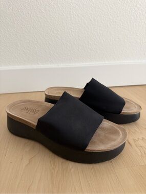 Munro Wide Platform Slide Sandal